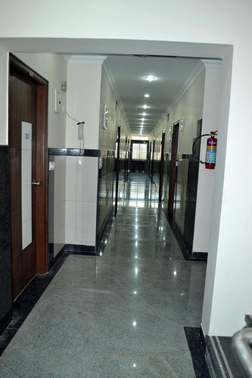 Metro Park Hotel Madras Buitenkant foto