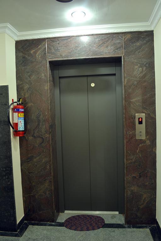 Metro Park Hotel Madras Buitenkant foto