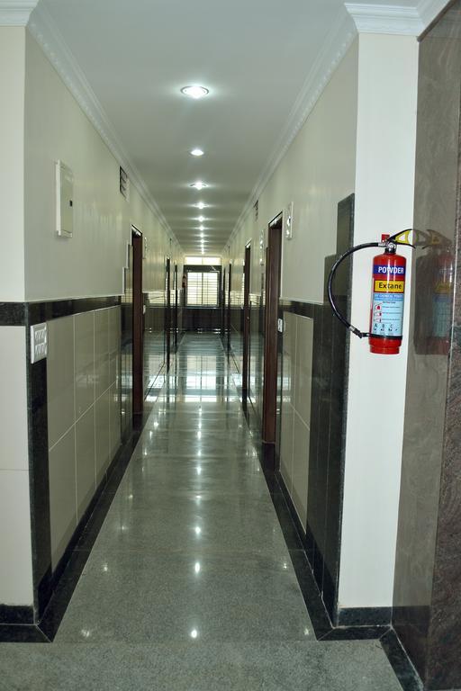 Metro Park Hotel Madras Buitenkant foto