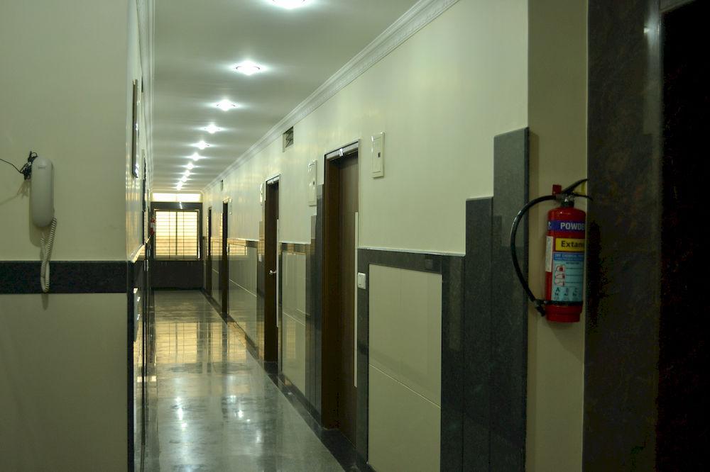 Metro Park Hotel Madras Buitenkant foto