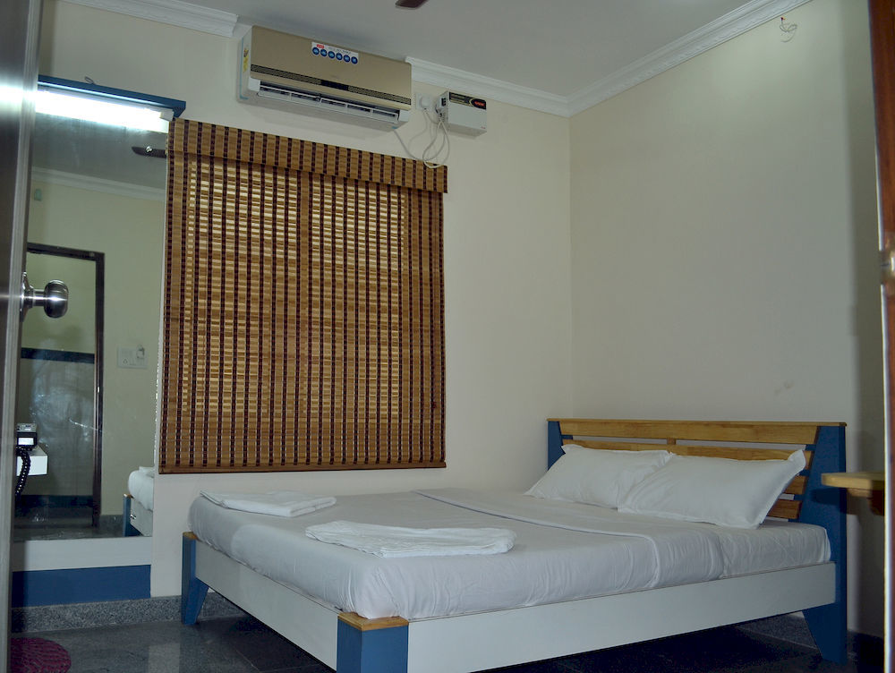 Metro Park Hotel Madras Buitenkant foto