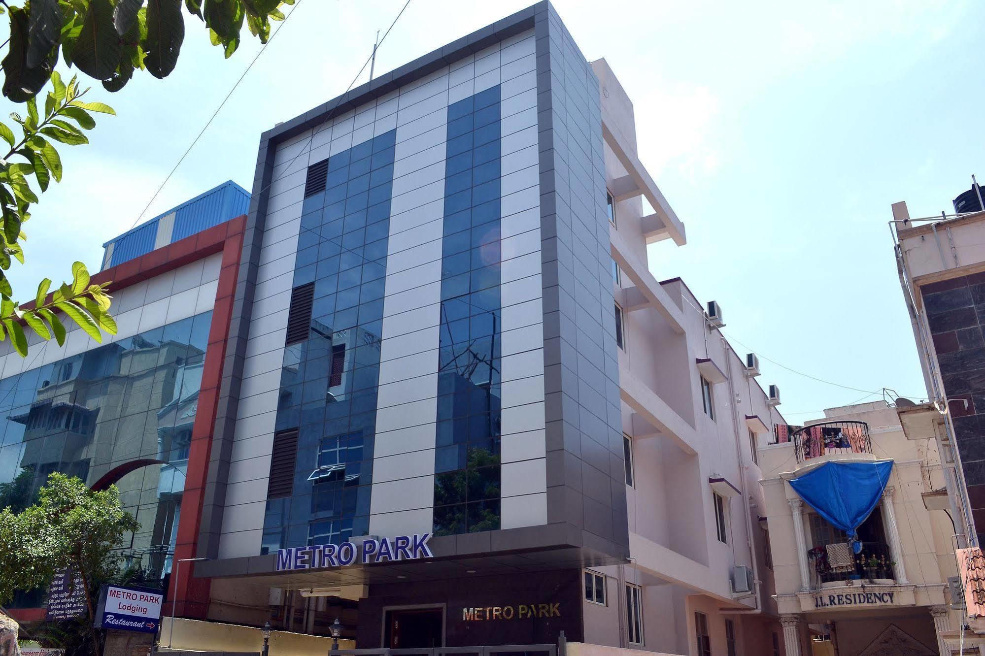 Metro Park Hotel Madras Buitenkant foto